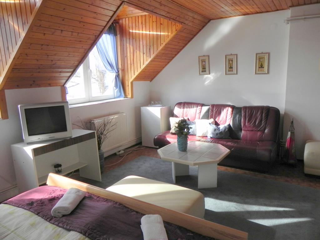 Monika Panzio Hotel Tata Buitenkant foto