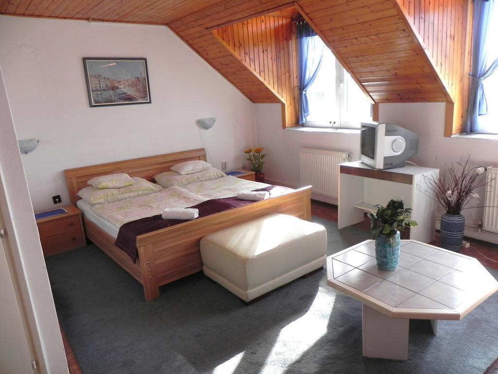 Monika Panzio Hotel Tata Buitenkant foto