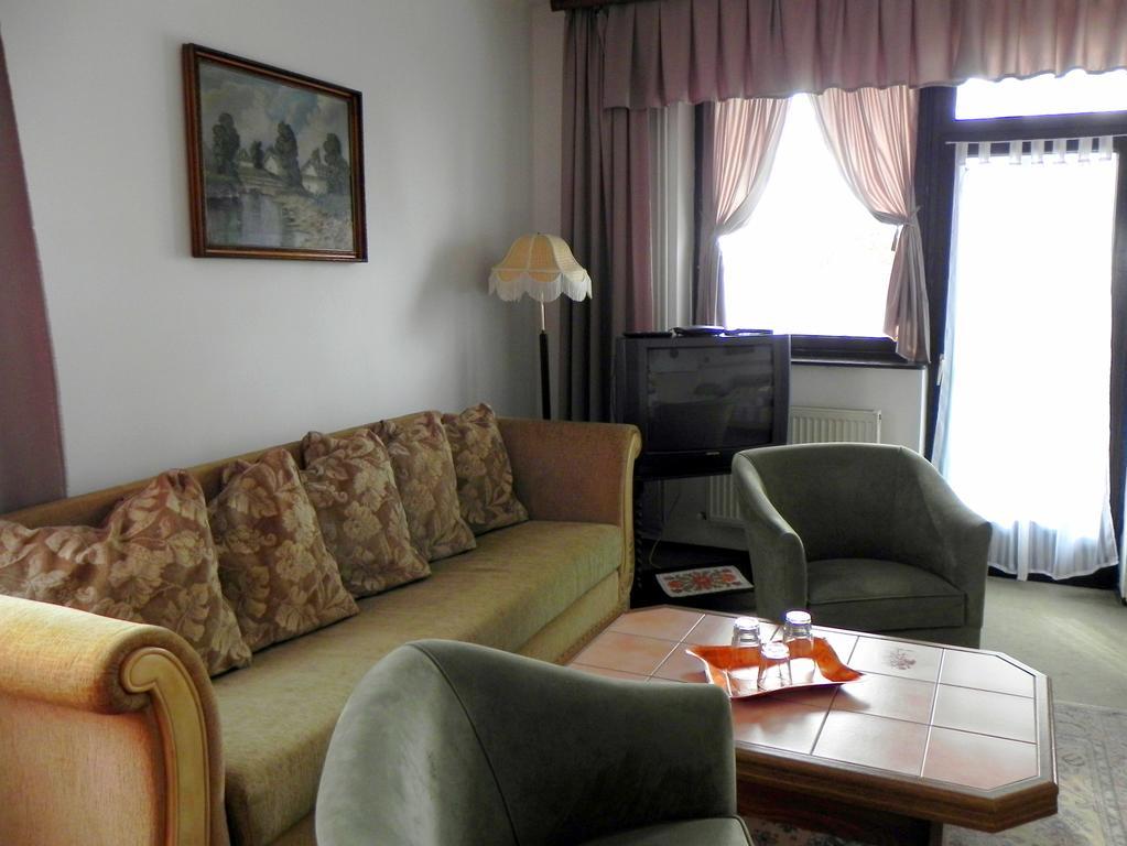 Monika Panzio Hotel Tata Buitenkant foto