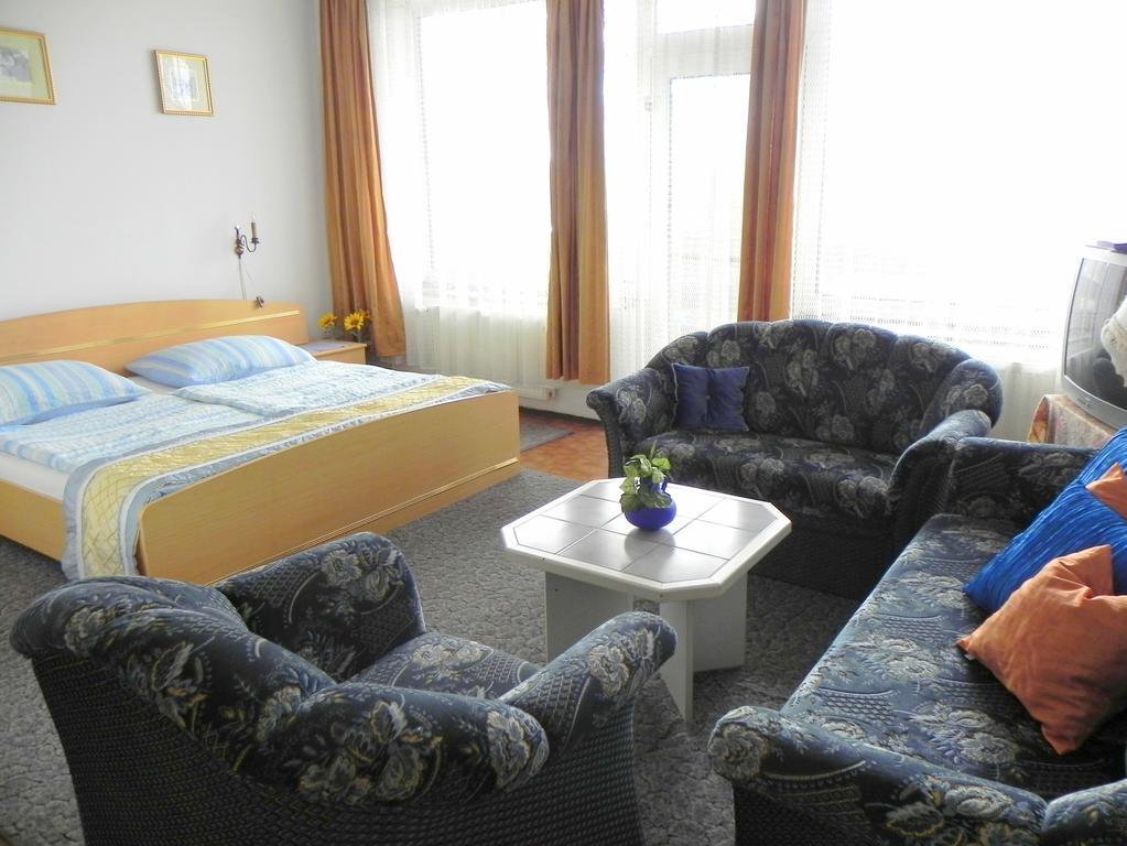 Monika Panzio Hotel Tata Buitenkant foto