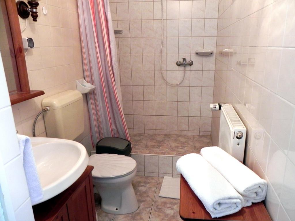 Monika Panzio Hotel Tata Buitenkant foto