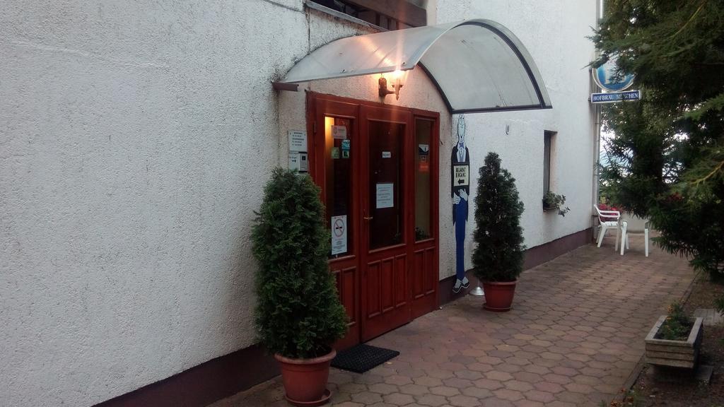 Monika Panzio Hotel Tata Buitenkant foto