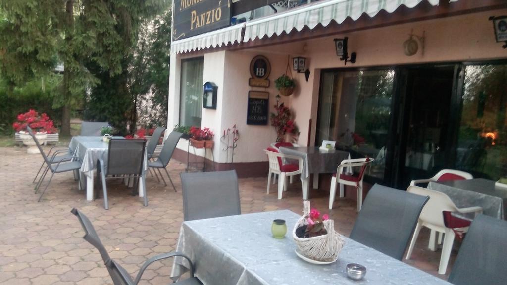Monika Panzio Hotel Tata Buitenkant foto