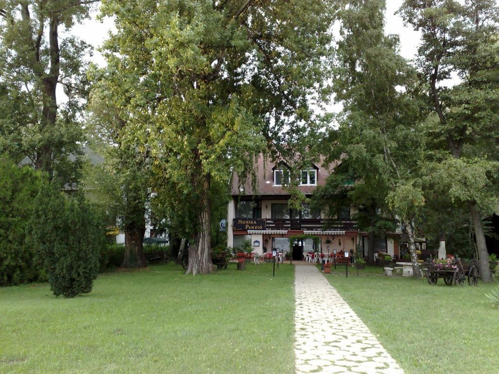 Monika Panzio Hotel Tata Buitenkant foto