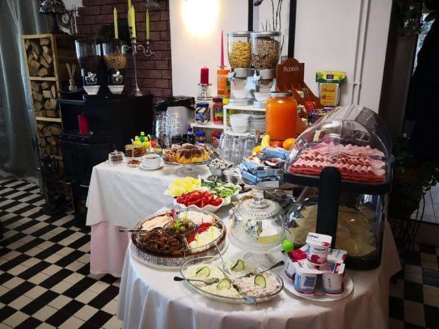Monika Panzio Hotel Tata Buitenkant foto
